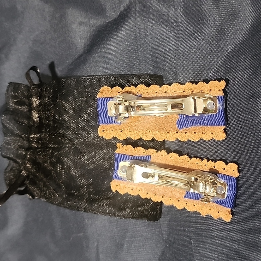 Hairclip - Picture 2 of 2